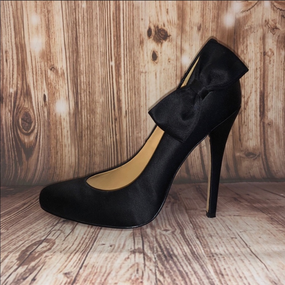 Badgley Mischka satin bow pumps